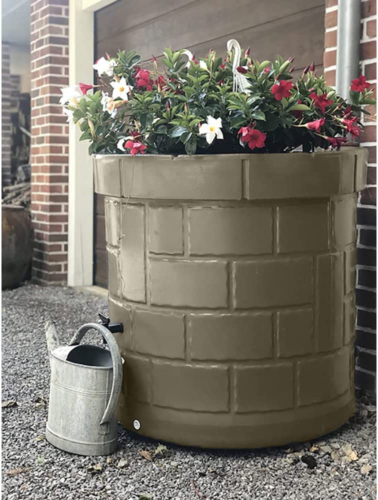 collecteur d'eau en forme de puit avec jardinière